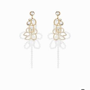 Elegant Gold and White Pearl Earrings